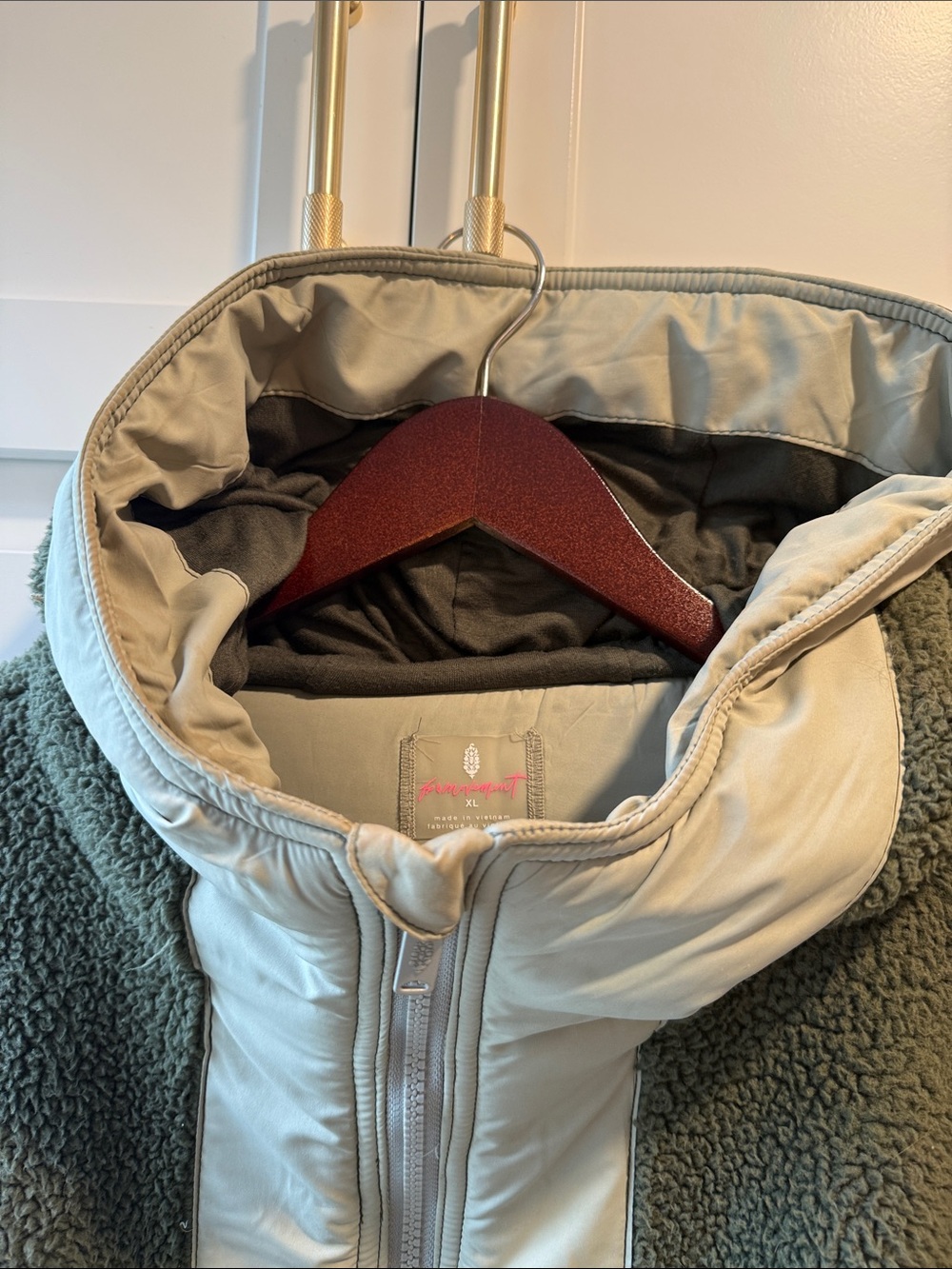 Free People Women’s hooded Olive Green Sherpa Pullover Jacket - Picture 4 of 4
